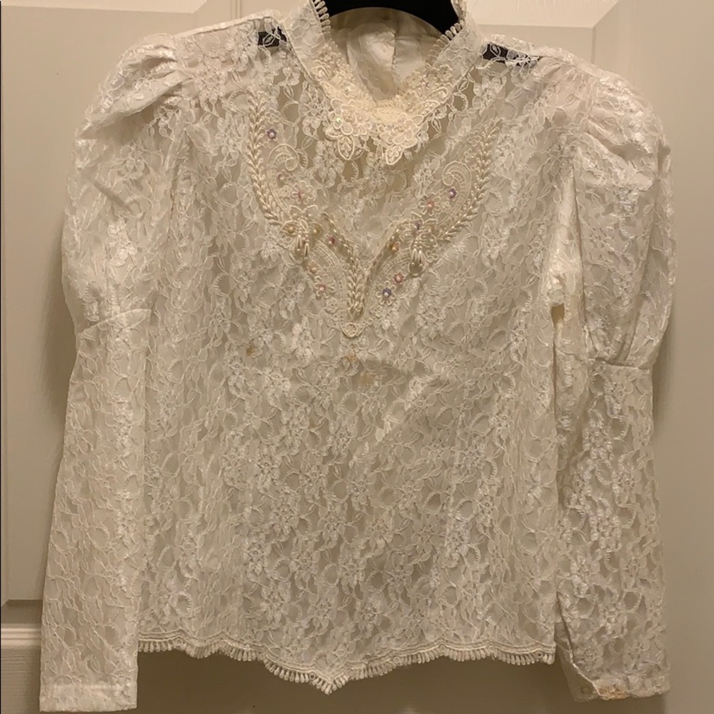 White long sleeves top